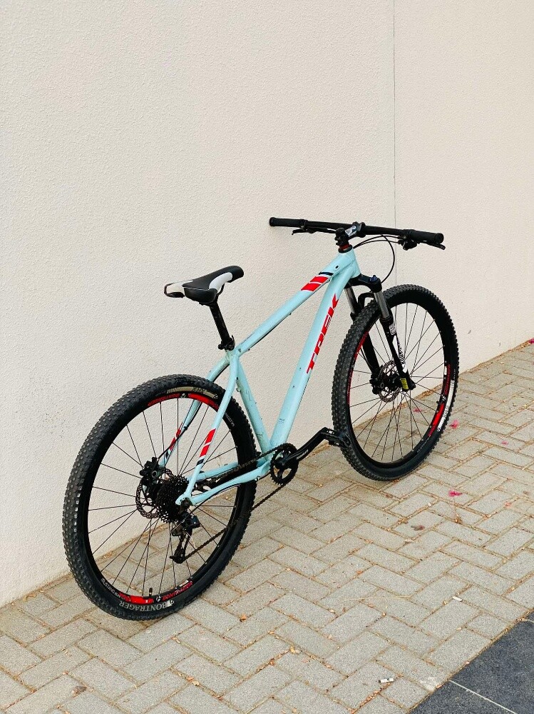 RUSH SALE - TREK X-CALIBER 8 - 3