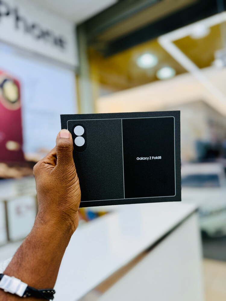 Samsung Galaxy Z Fold 8 - 1
