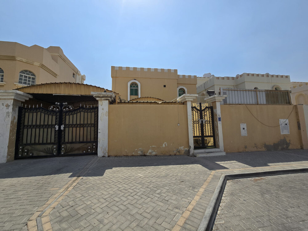 للبيع فيلا دورين فى معيذر الريان - 1
