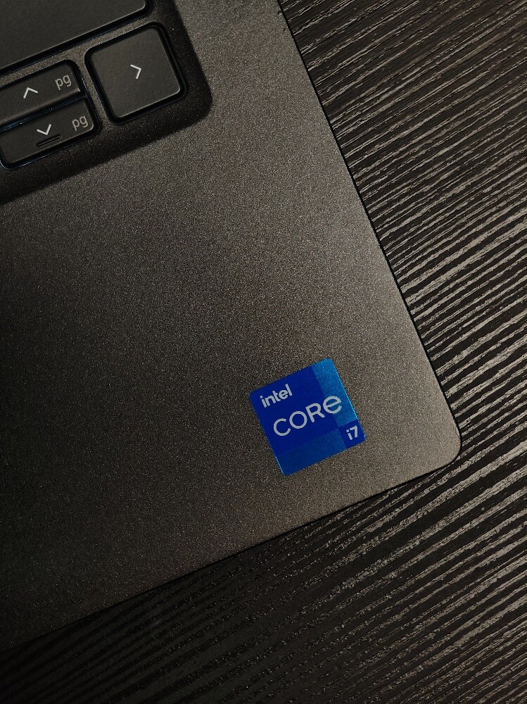 core 7-11th ram 32gbssd512 - 8