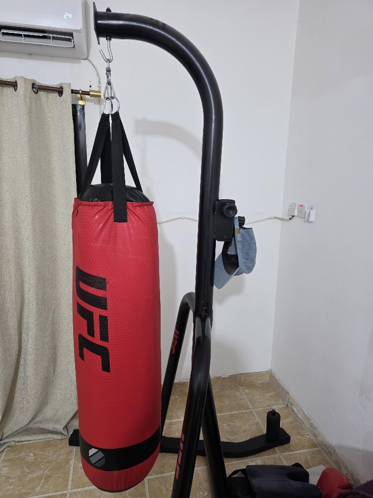 boxing stand with bag - 1