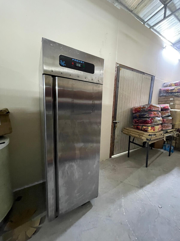 VERTICAL REFRIGERATOR FRENOX (USED - 1