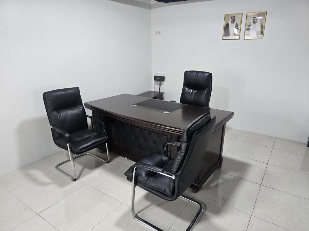 Elegant, large office desk - 4