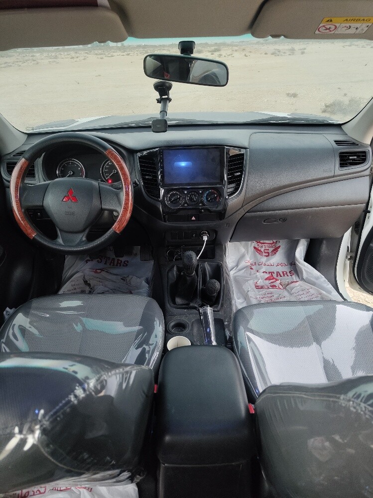Mitsubishi pickup - 6