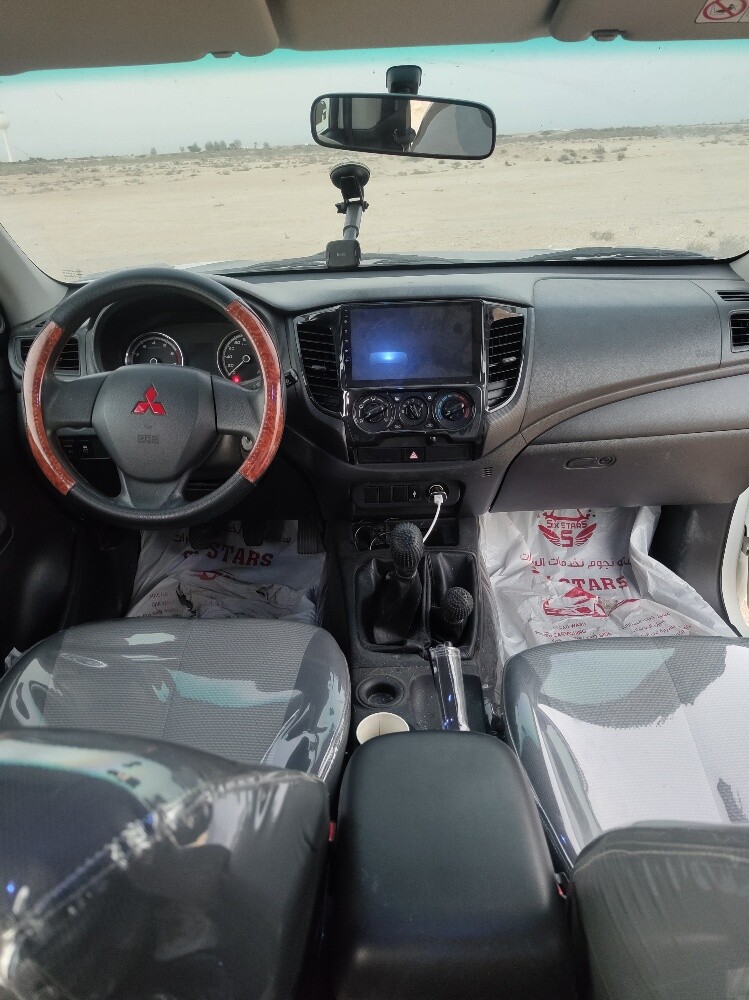 Mitsubishi pickup - 8