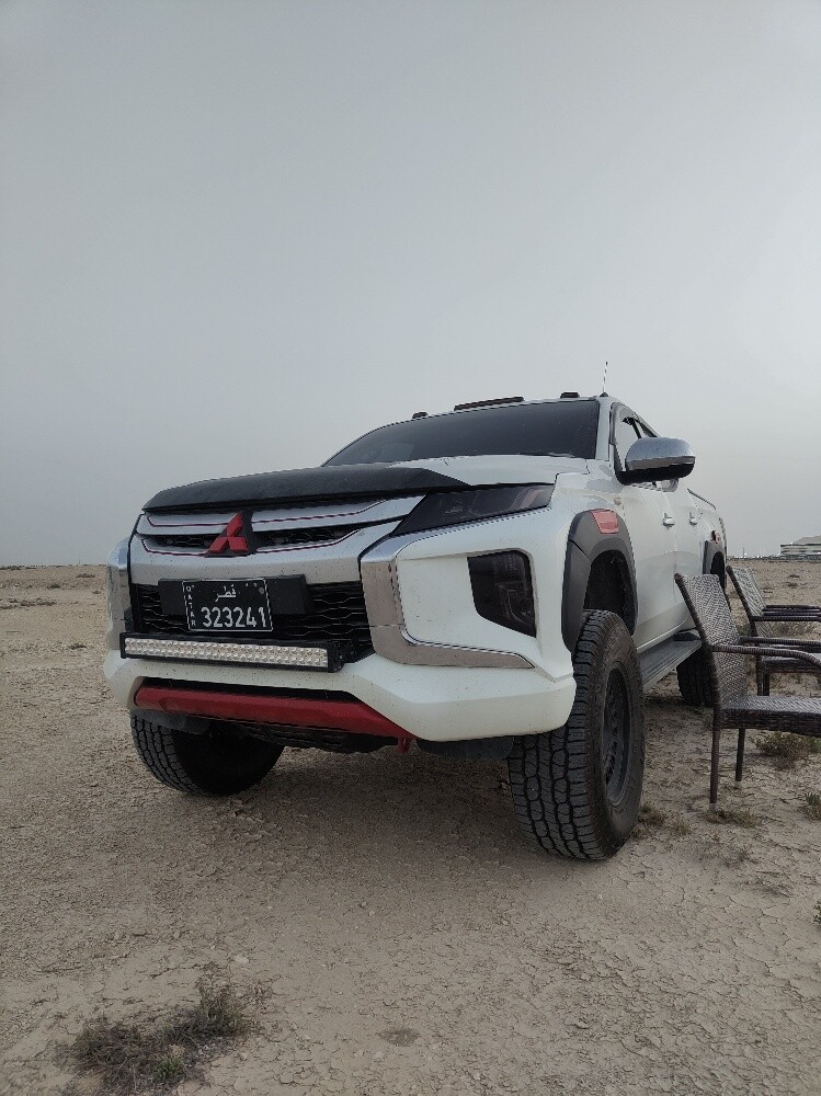 Mitsubishi pickup - 1