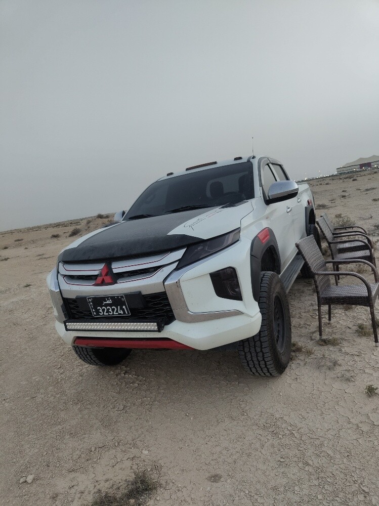Mitsubishi pickup - 2