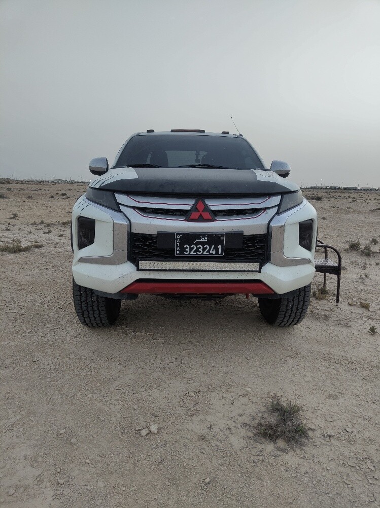 Mitsubishi pickup - 3