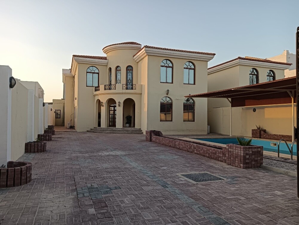 للايجار فيلا مستقله بالخور 600م - 1