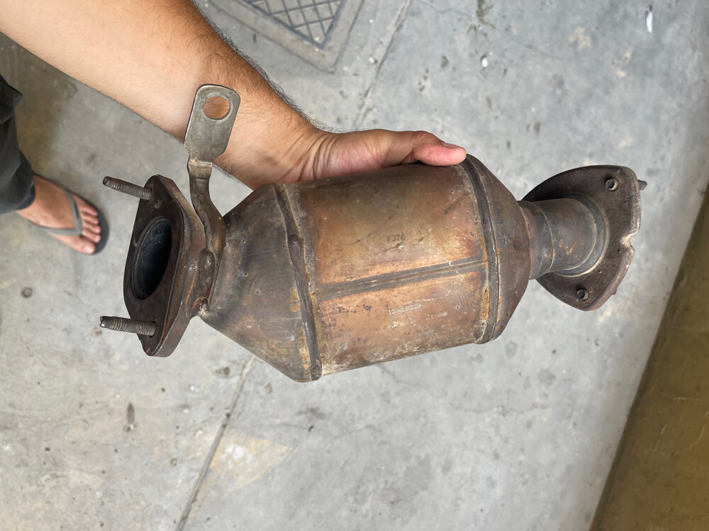 Genuine GM Catalytic Converter - 1
