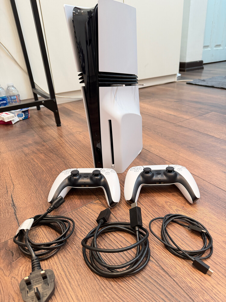 PS 5 Pro Disc - 1