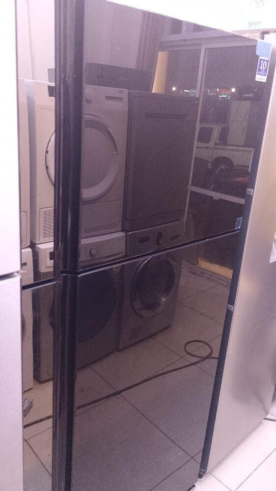 Hittchi 760L double door fridge - 4