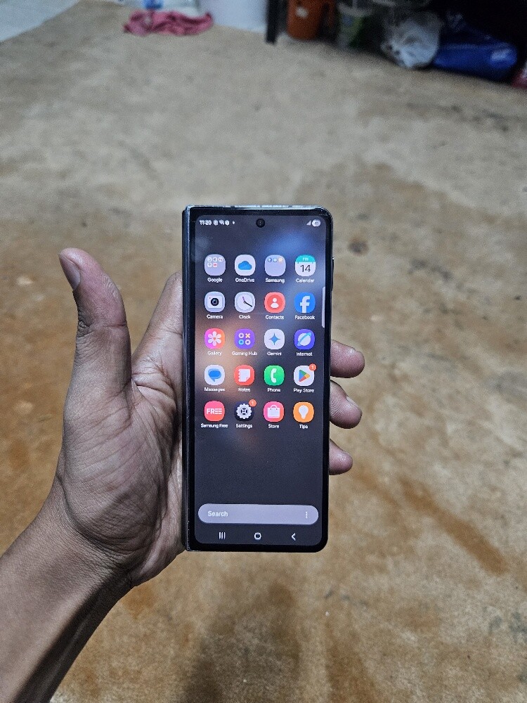 Samsung Galaxy Z Fold 4 - 8