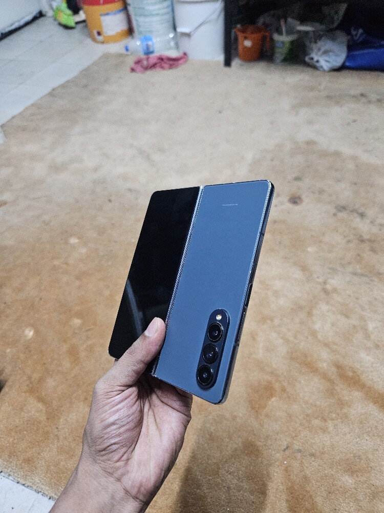 Samsung Galaxy Z Fold 4 - 5