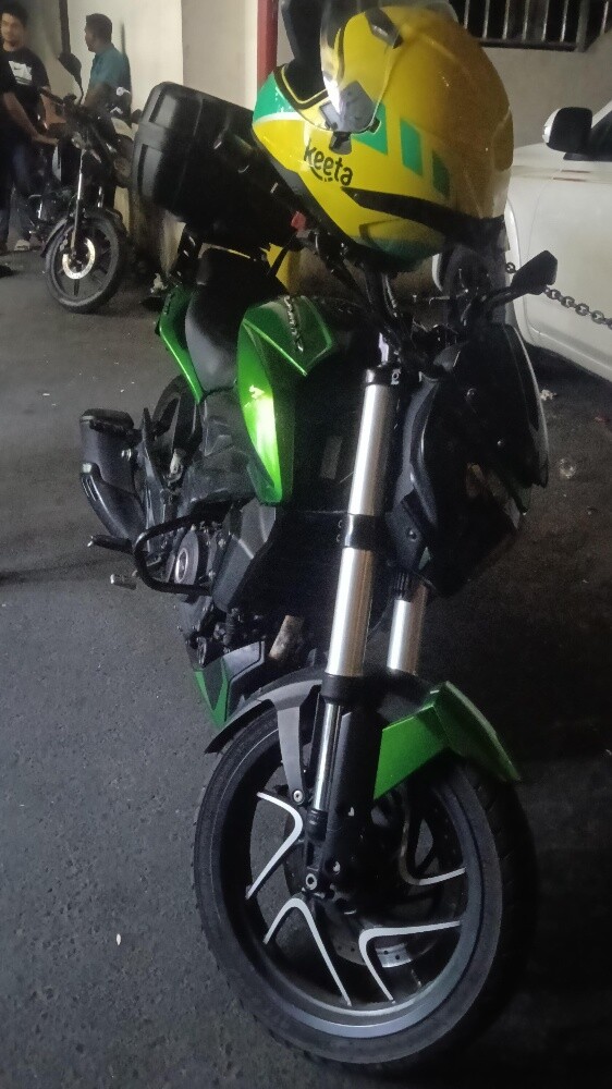 Bajaj Domonar 400 - 2