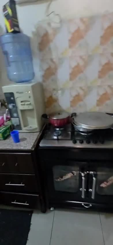 للإيجار شقة غير مفروشة  - 1