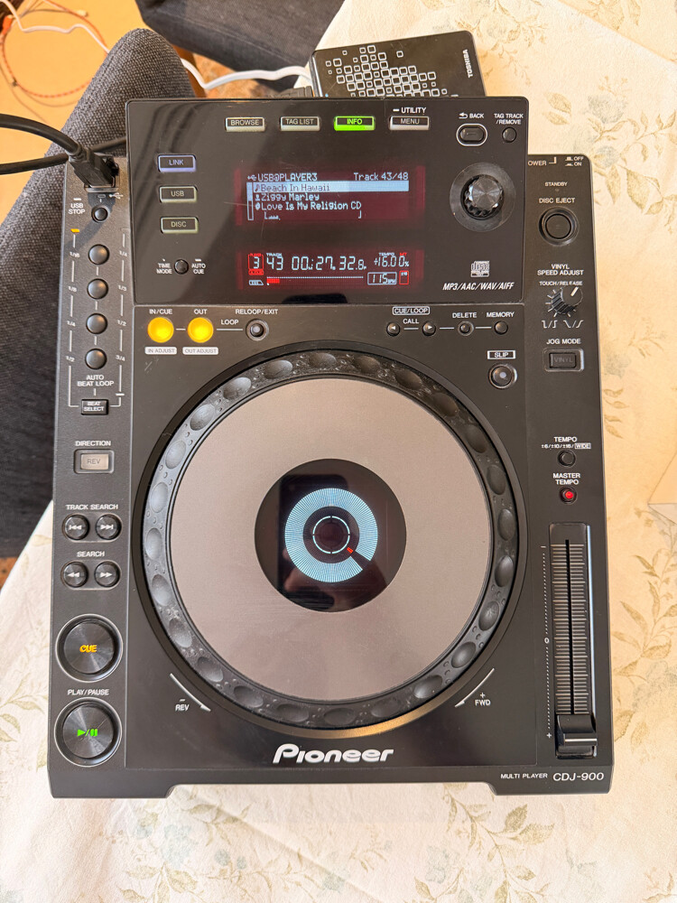 Pioneer CDJ 900 - 1