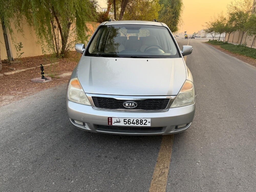 KIA CARNIVAL - 1