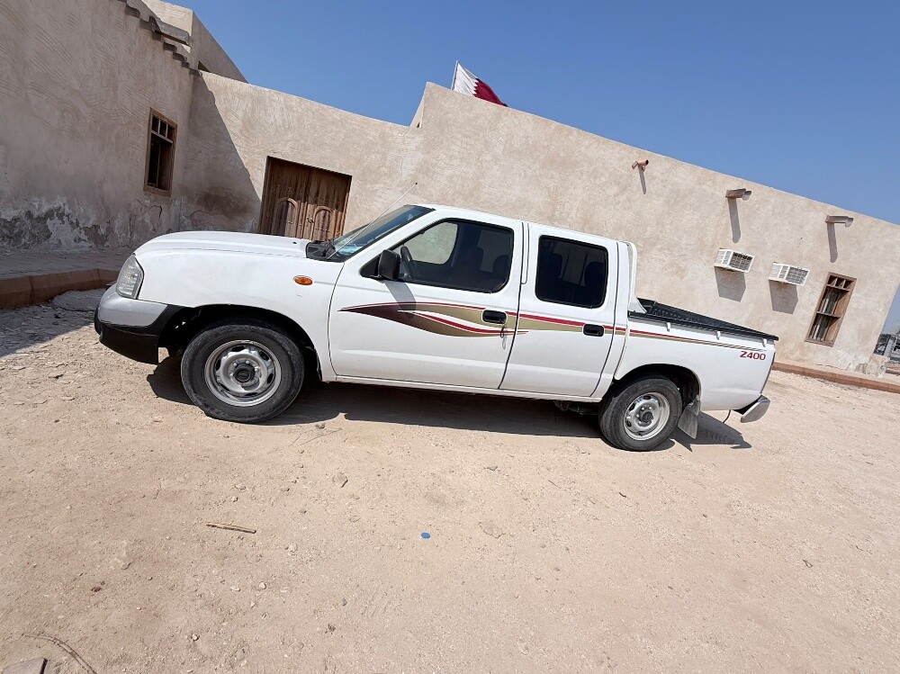 nissan pickup 2012 - 1