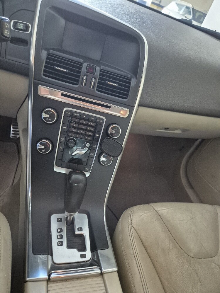 Super Safe SUV and Ready to Drive - 9