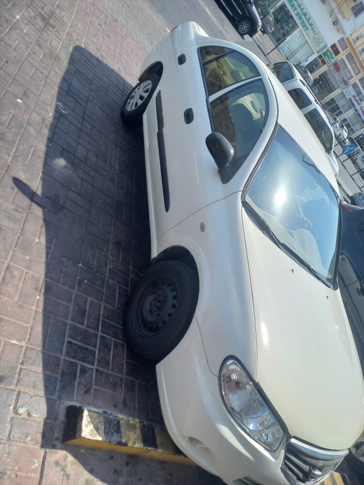 نيسان صني موديل 2010 - 5