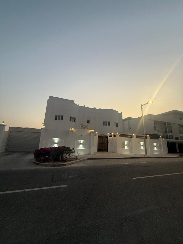 Villa for rent in Hazoom Al Waseel - 1