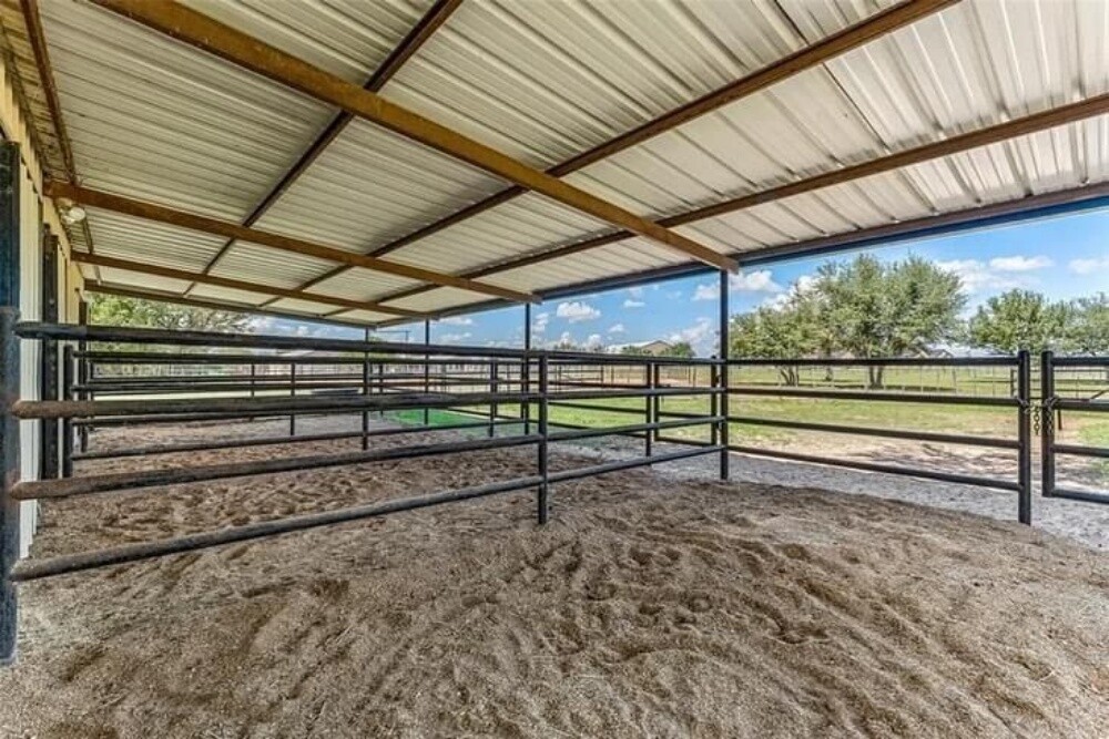 Horse stable - 3