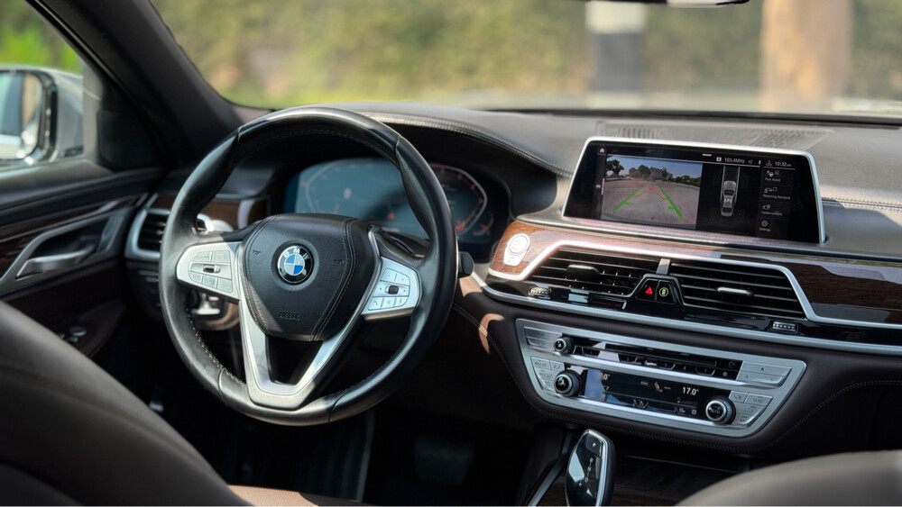 BMW 730 Li - 12