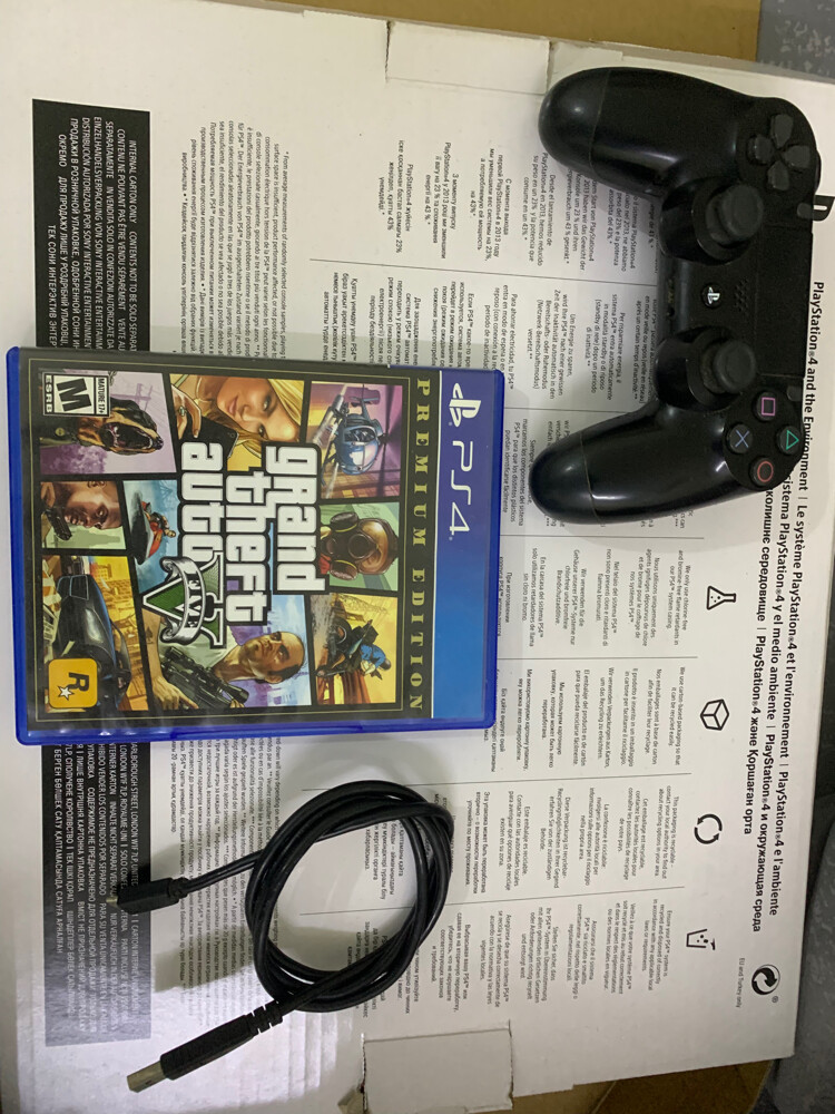 PS4 for sale 1 tb everything - 4