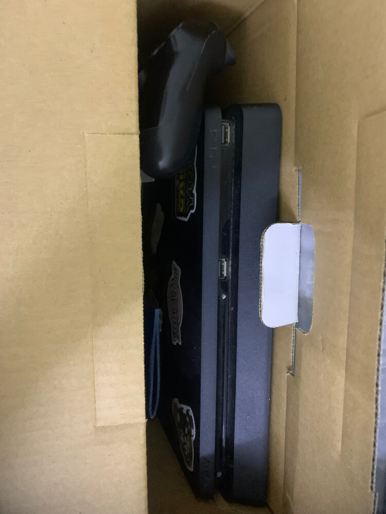 PS4 for sale 1 tb everything - 2