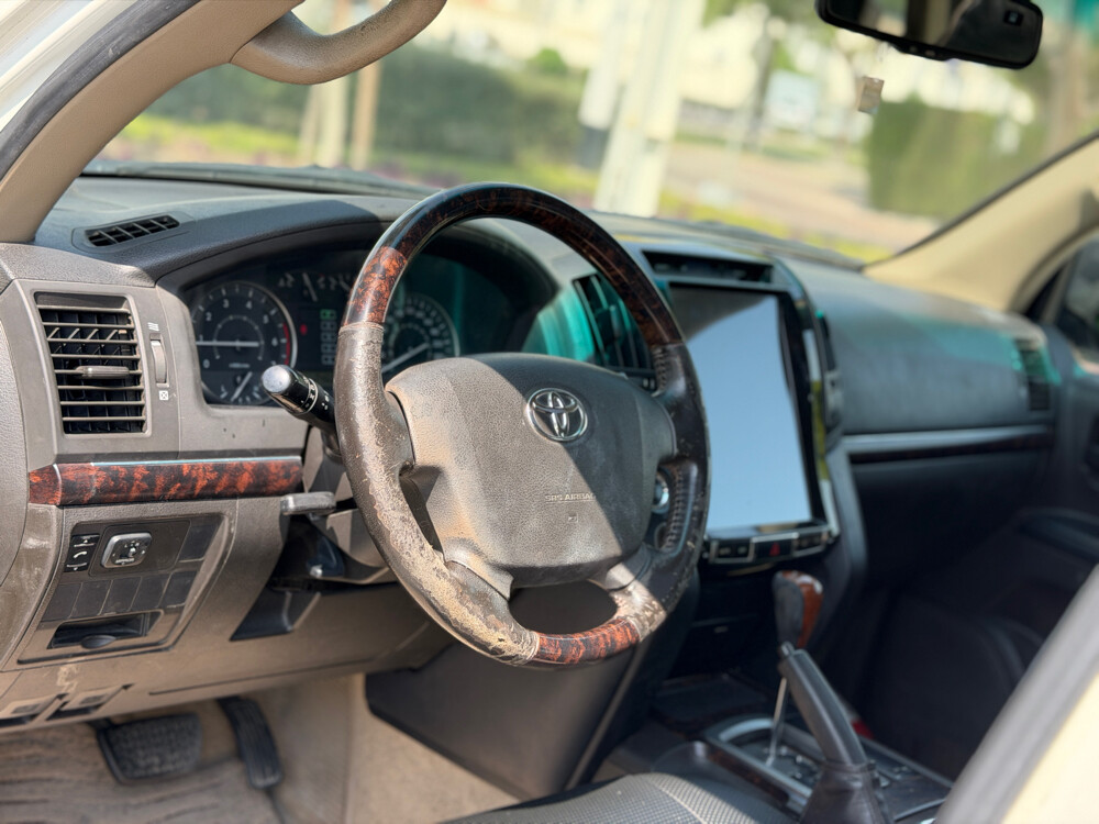 Toyota Land Cruiser GX - 8