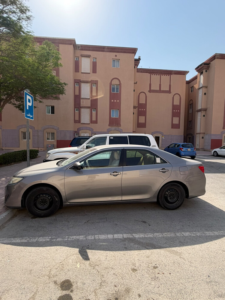 Toyota Camry 2012 for sale family u - 3