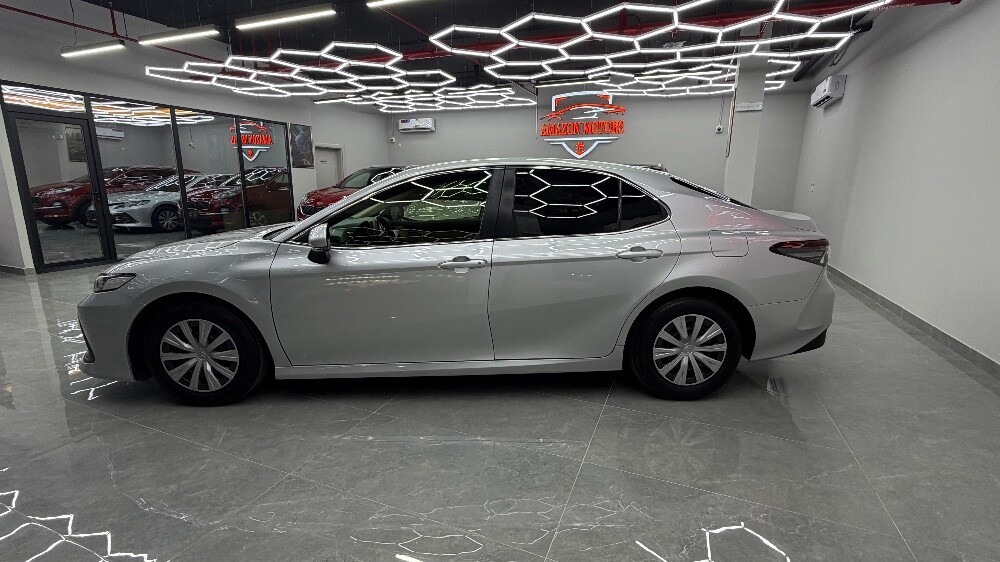 Toyota Camry automatic sedan - 4
