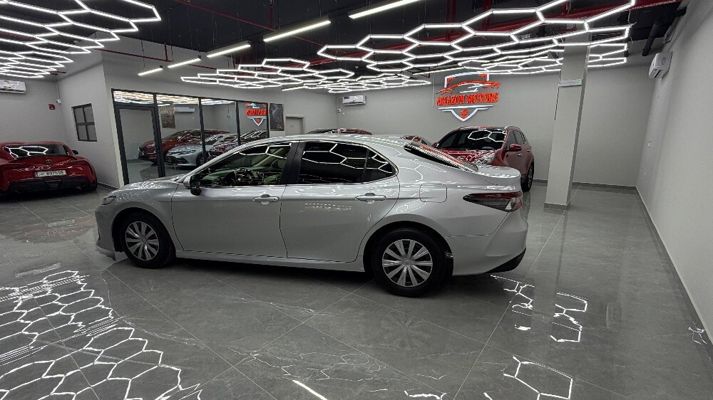Toyota Camry automatic sedan - 7