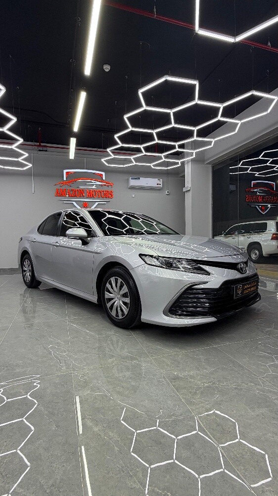 Toyota Camry automatic sedan - 11