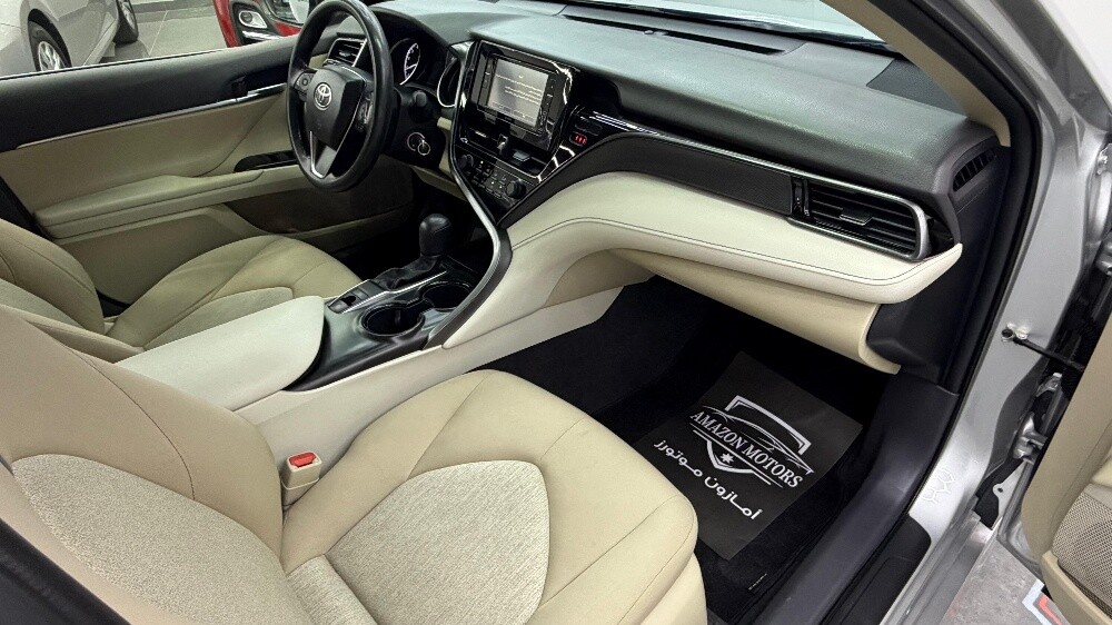 Toyota Camry automatic sedan - 10