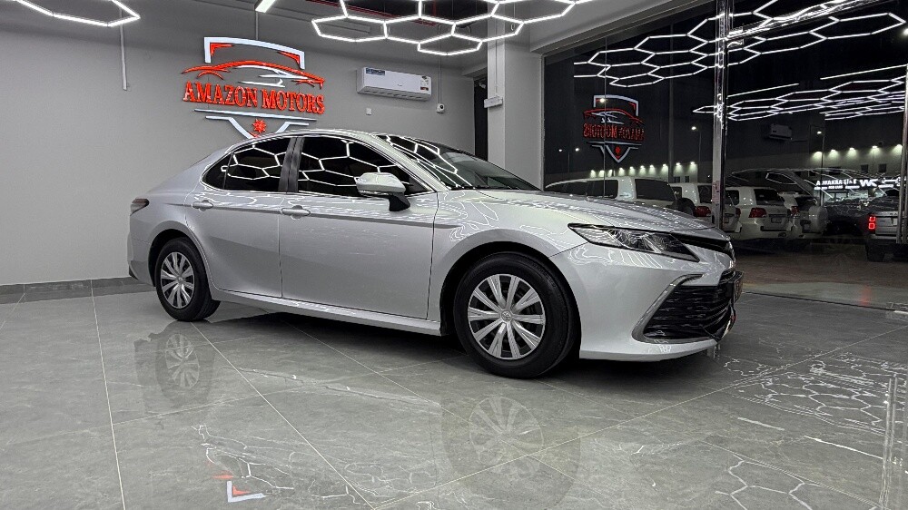 Toyota Camry automatic sedan - 17