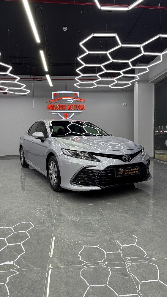 Toyota Camry automatic sedan - 3