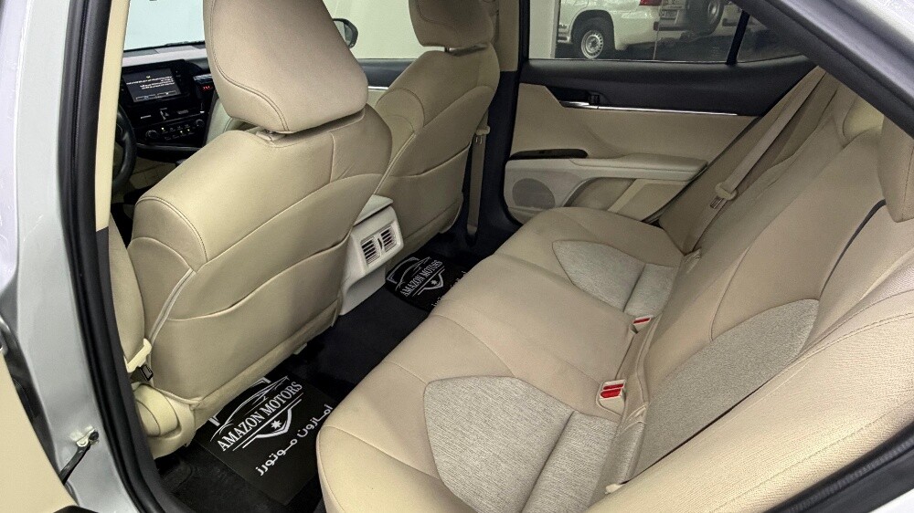 Toyota Camry automatic sedan - 15