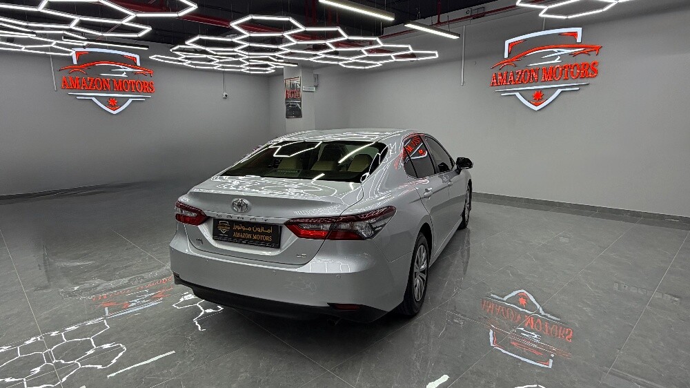 Toyota Camry automatic sedan - 12