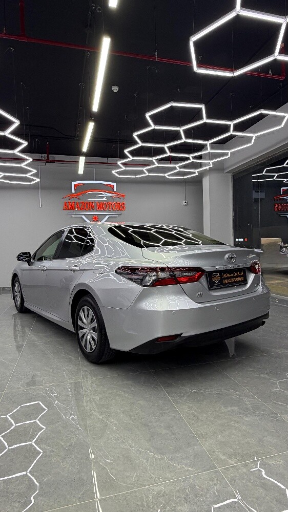 Toyota Camry automatic sedan - 16