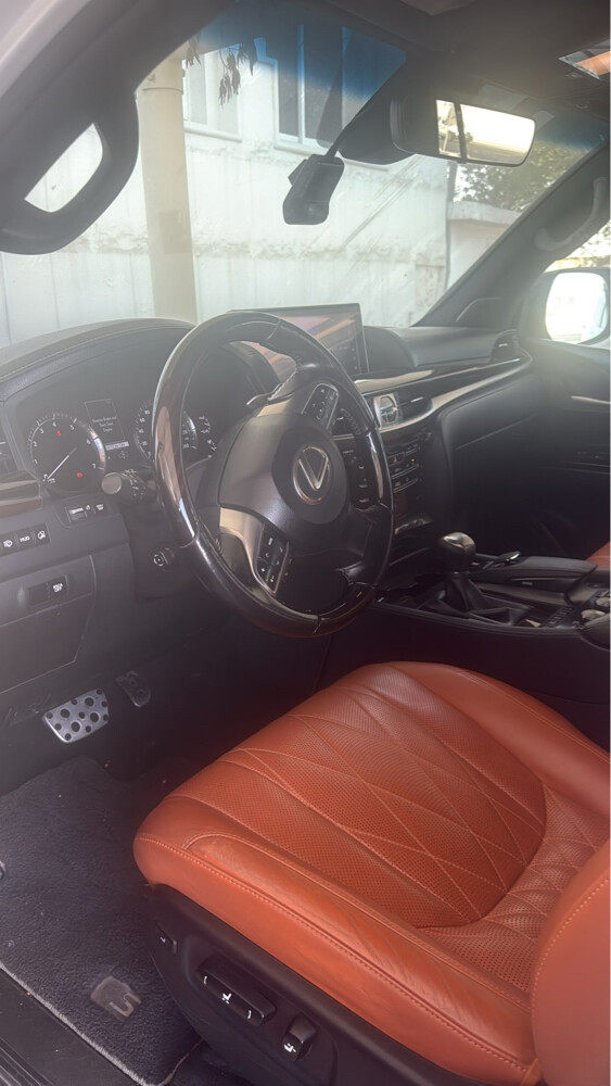 Lexus 570 - 5