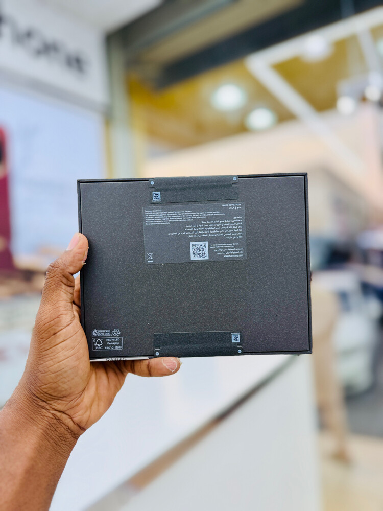 Samsung Galaxy Z Fold 8 - 5