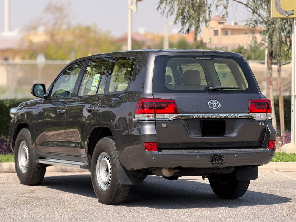 Toyota Land Cruiser GX - 6