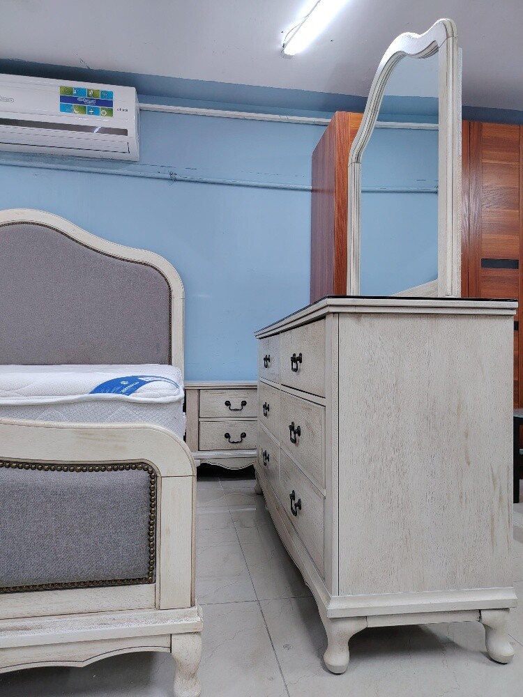 Bad room sat - 6