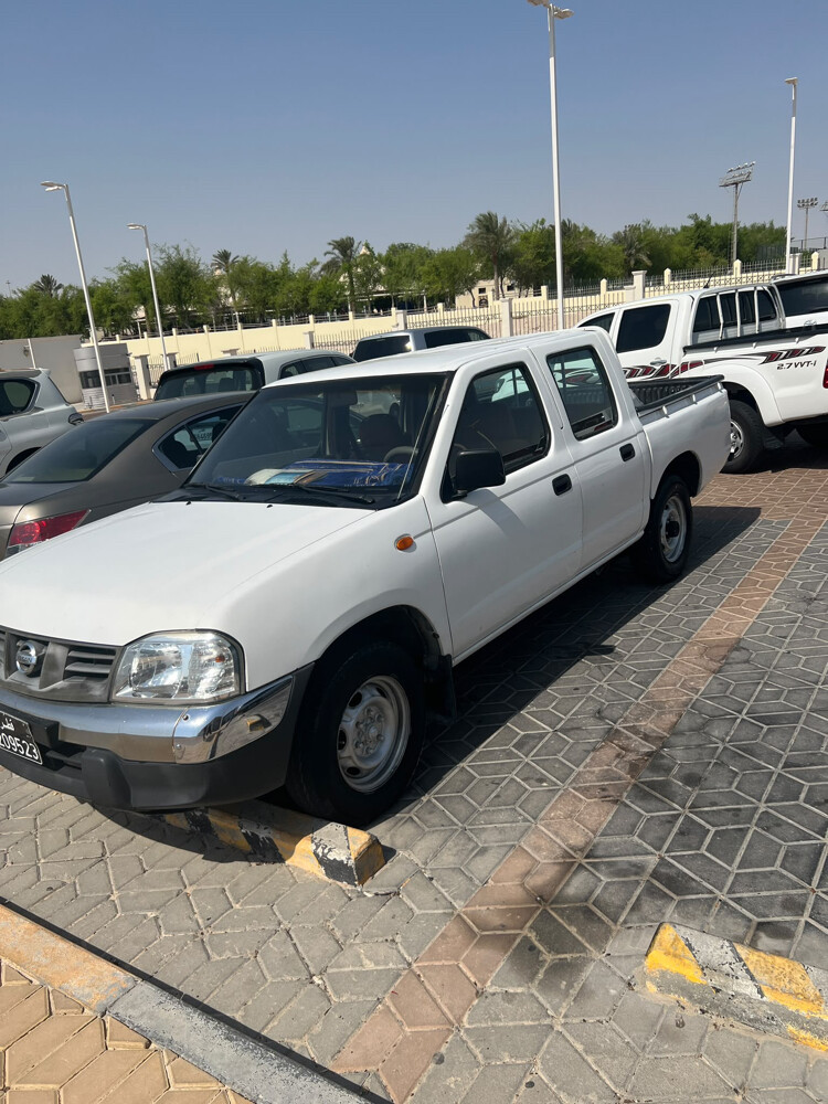 Nissan pickup  - 3