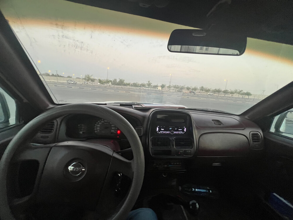 Nissan pickup  - 4