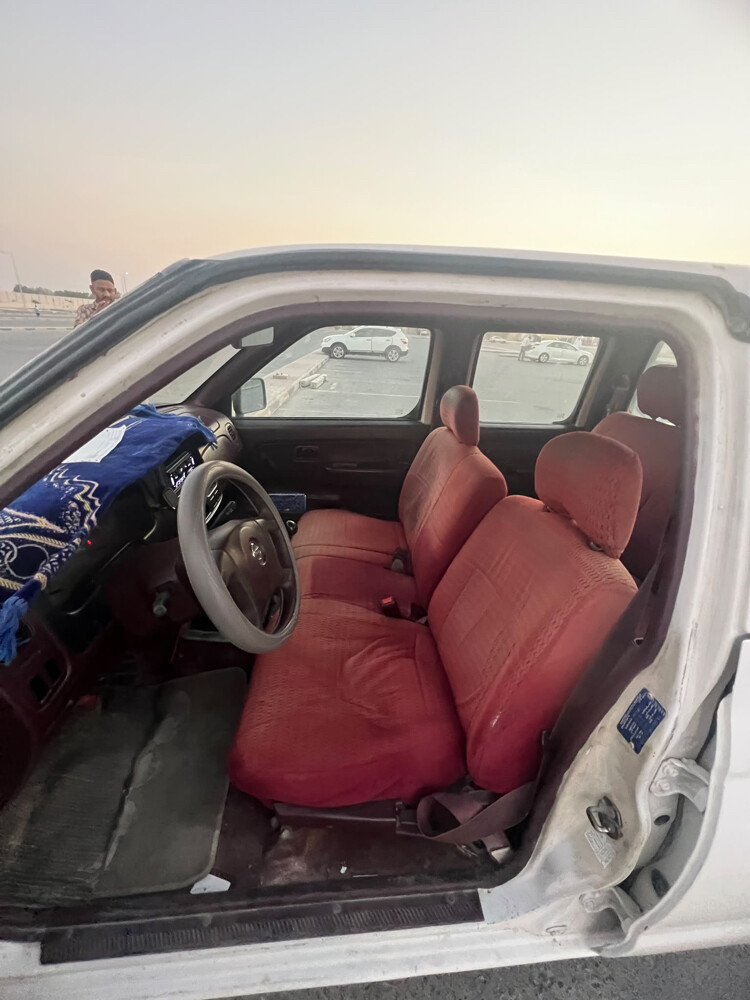 Nissan pickup  - 8