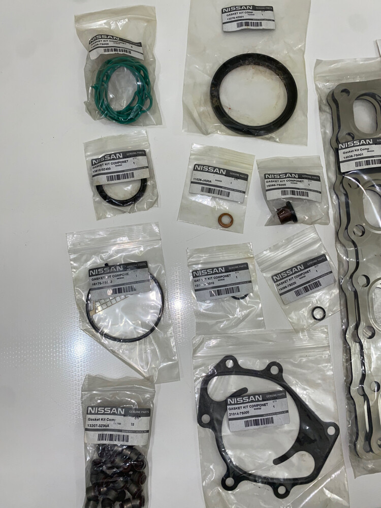 NEW GASKET KIT FOR PATROL/ARMADA  - 2
