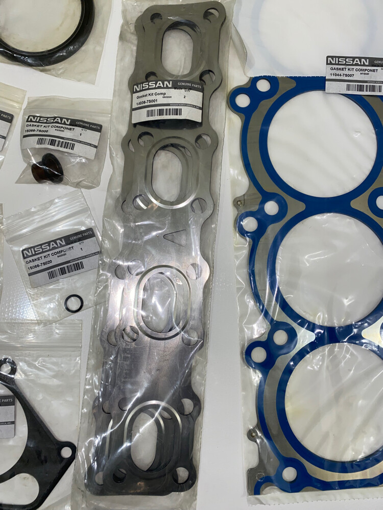 NEW GASKET KIT FOR PATROL/ARMADA  - 3